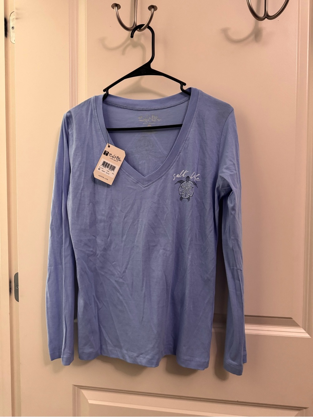 Salt Life Turtle Bay Long Sleeve V-neck Tee NWT